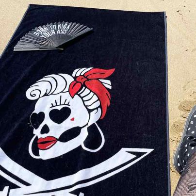 Objets Decoration d'intérieur Drap de plage  "Poulette Pirate"